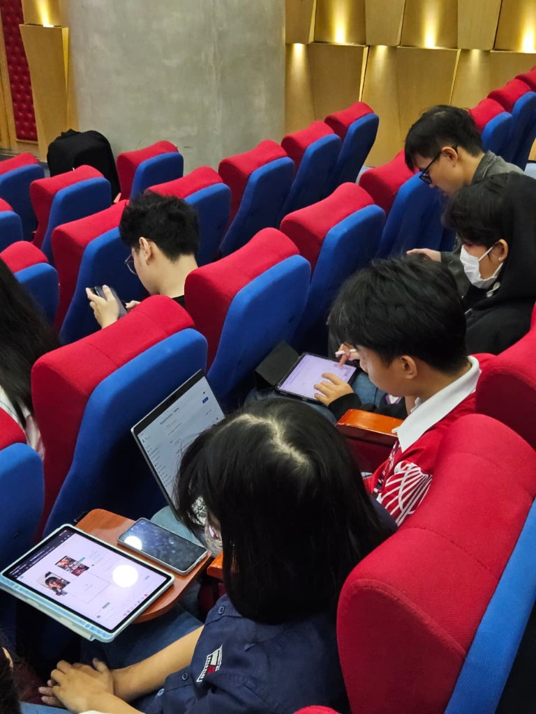 Students using Zeppi